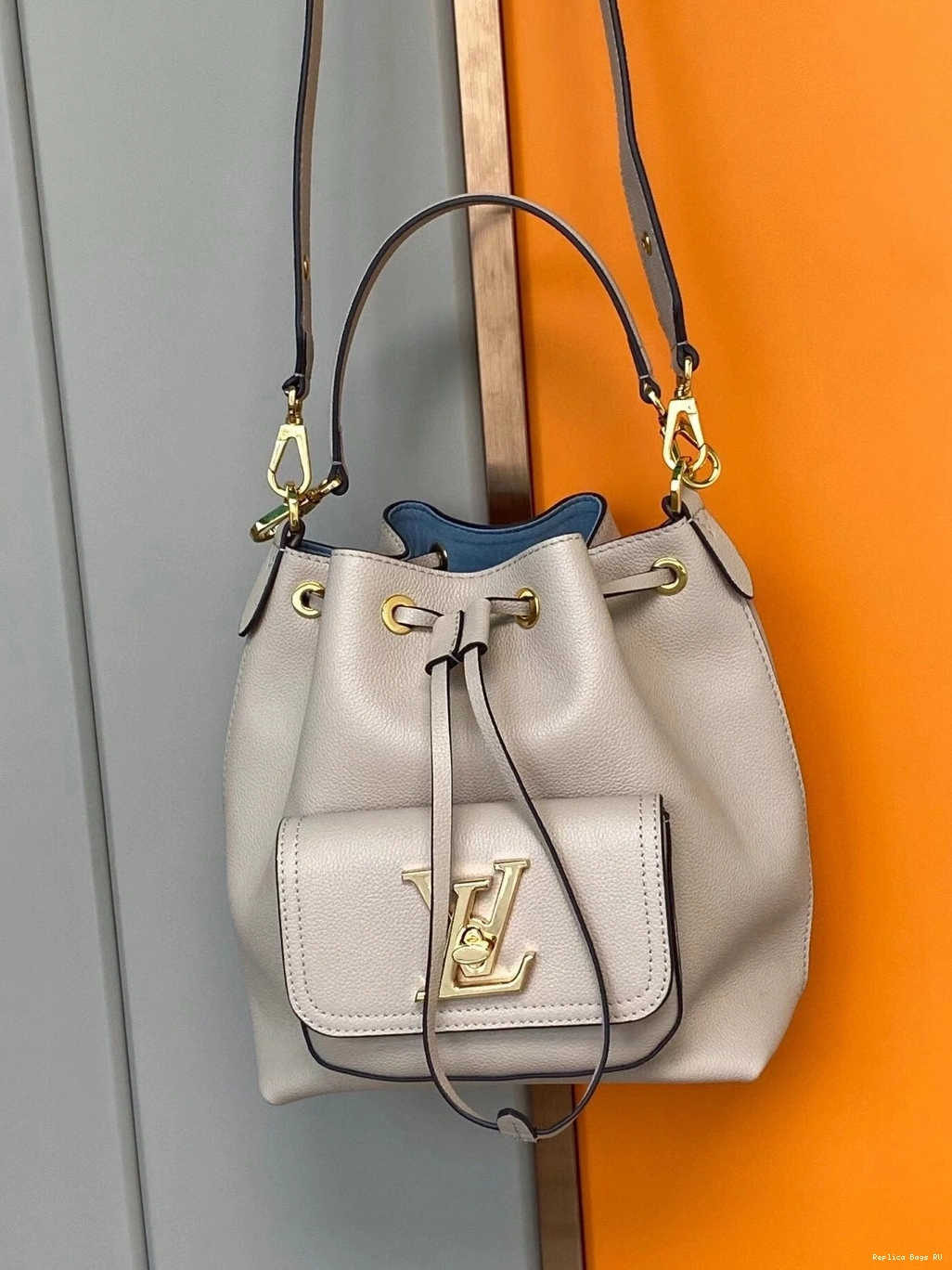 Cheap VUITTON LOUIS LOCKME BUCKET 0806